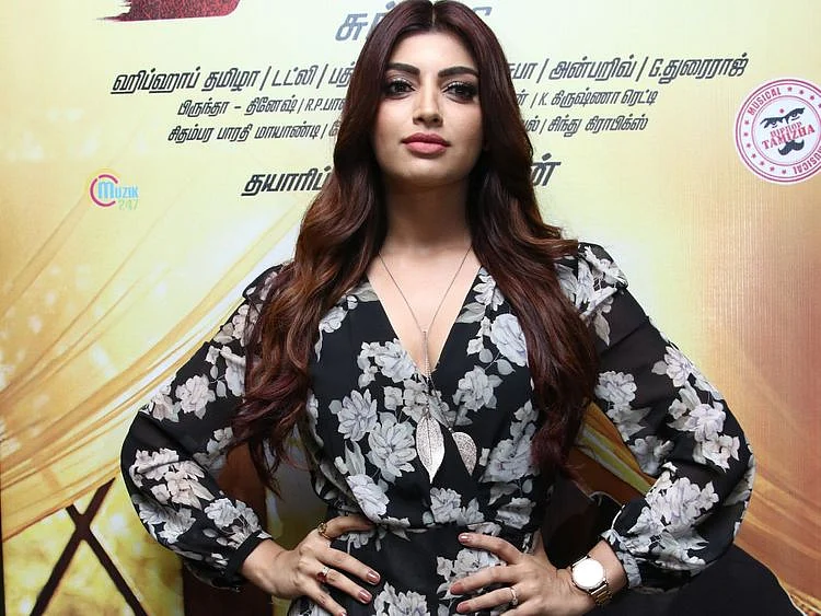 Akanksha Puri-1573625185323