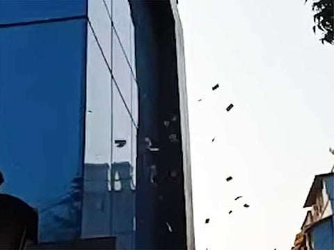 Eyewitnesses said the notes tumbled out of one of the floors in the afternoon