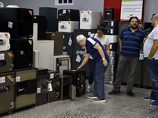 Lebanon economic crisis: people buy safes to store cash, sell off jewelry