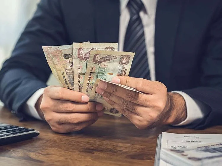 counting-money-dirham02