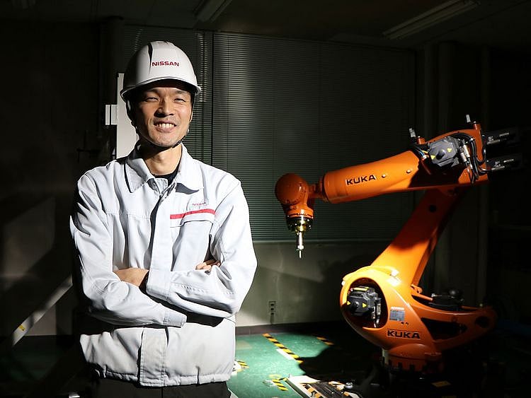 Auto Nissan robots car parts