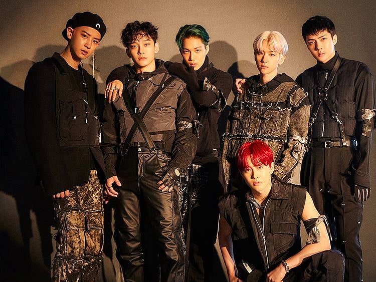 EXO - Left to right - Chanyeol, Chen, Kai, Suho, Baekhyun and Sehun-1575115363677
