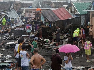 Typhoon Kammuri pounds Philippines, closes Manila airport