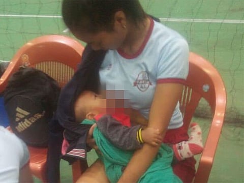 Lalventluangi fed her baby during interval of a volleyball ball.