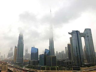 Video: Thunderstorm in Dubai, Burj Khalifa disappears behind fog