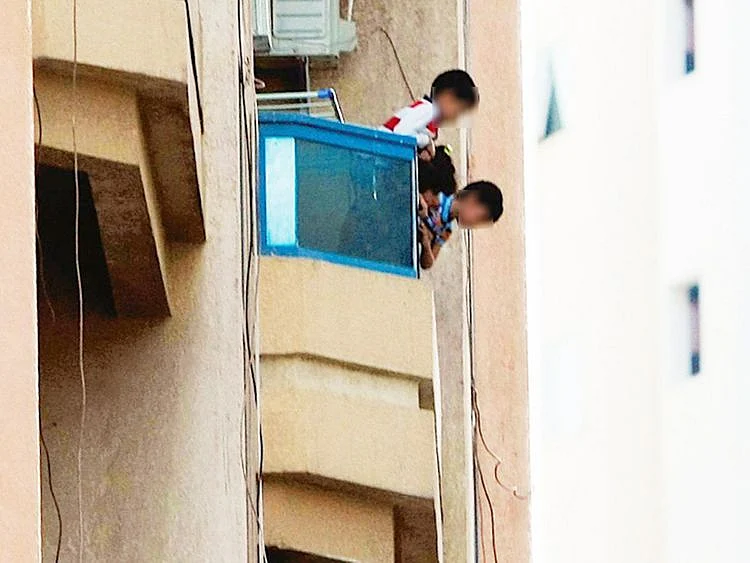 children at balcony