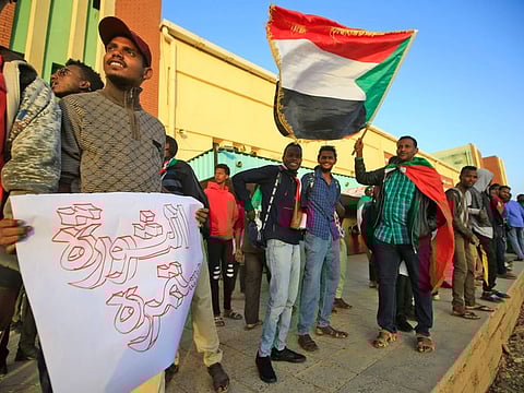 Sudanese protesters wait at a train station in Khartoum to board a train to Atbara on December 19, 2019 to celebrate the one-year anniversary of their protest movement that brought down Omar al-Bashir last April after a thirty-year rule. A year after demonstrations broke out in Sudan over soaring bread prices, celebrations are planned across the country to mark the uprising that brought down veteran autocrat Bashir. / AFP / ASHRAF SHAZLY