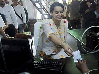 Kangana turns rail ticketseller at Mumbai station to promote film