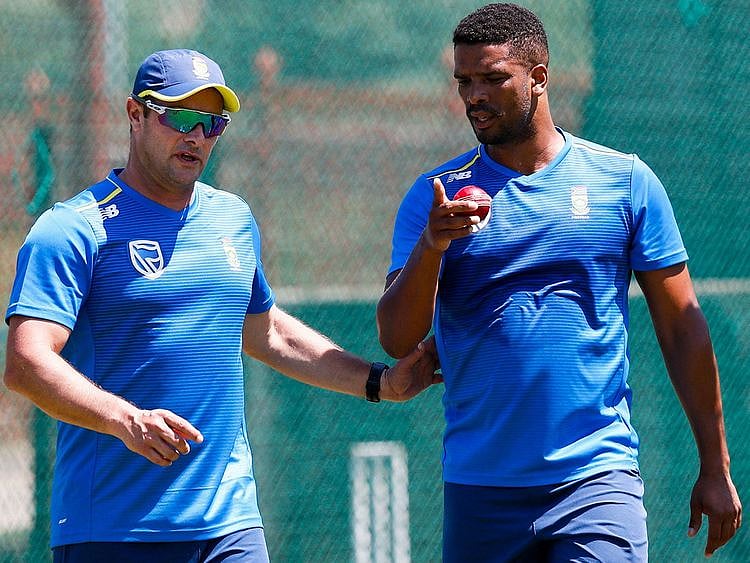 Mark Boucher (L) and bowler Vernon Philander