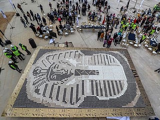 Tutankhamun death mask made with 7260 cups of coffee sets new Guinness World Record