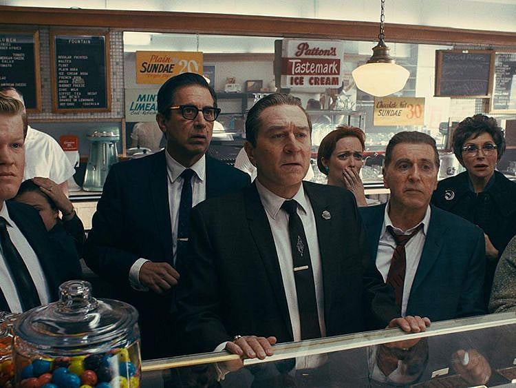 Robert De Niro, Al Pacino, Ray Romano, Jesse Plemons, and Kelley Rae O'Donnell in The Irishman 1222-1578469784194