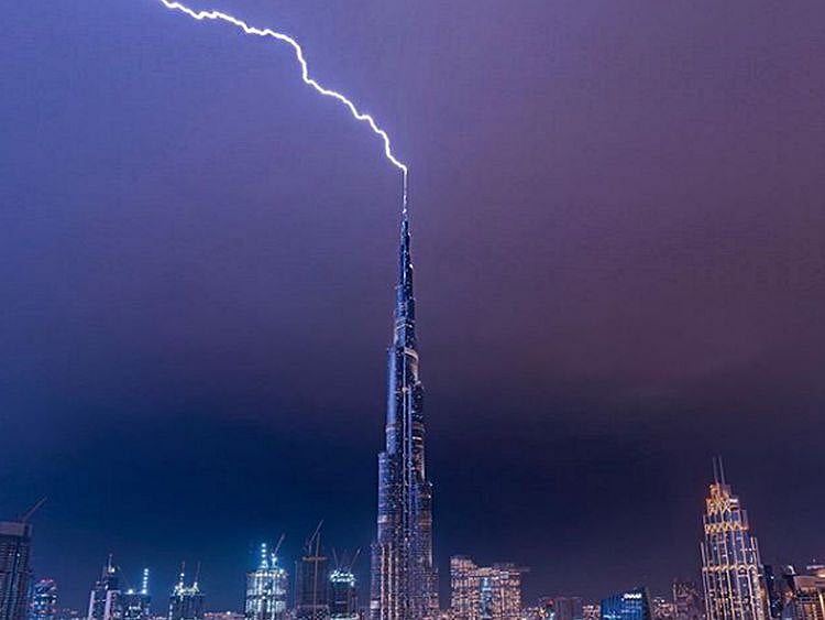 Shaikh Hamdan captures lightning in Dubai