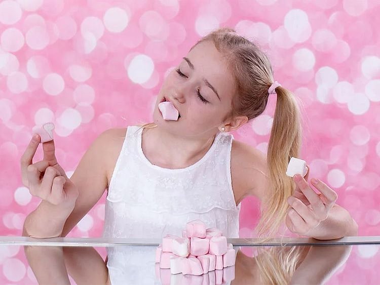 Sugar and emotions: The mood-food cycle