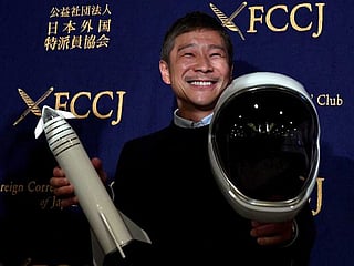 Japanese billionaire seeks girlfriend for Moon-voyage