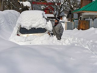Kashmir water supply lines freeze as cold wave intensifies