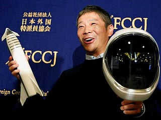 Moonstruck: Japanese billionaire's girlfriend entrants top 20,000 