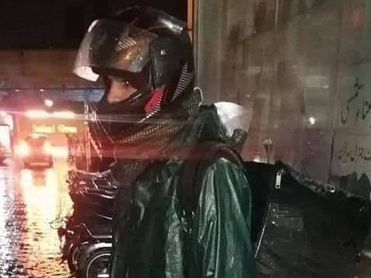 delivery boy pakistan