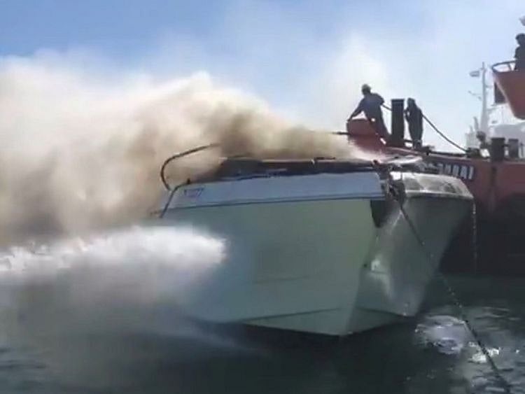 Fire Yacht Burj Al Arab 