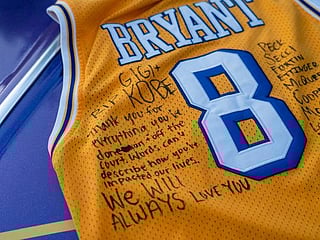 Fans around the world mourn Kobe Bryant's death