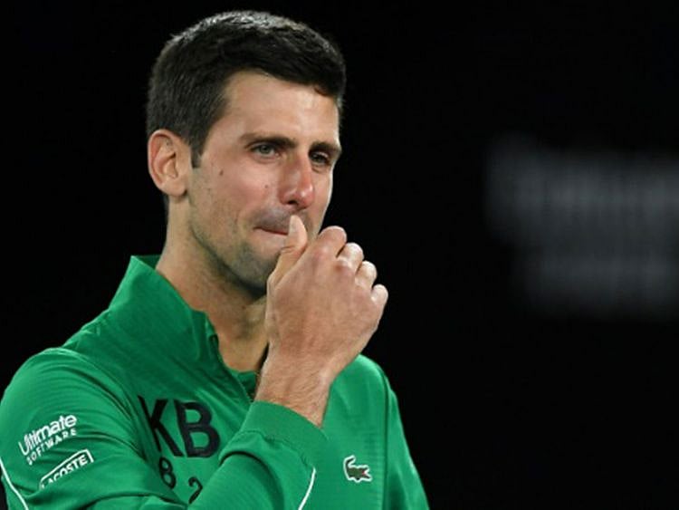 Novak Djokovic cries while speaking about Kobe Bryant.
