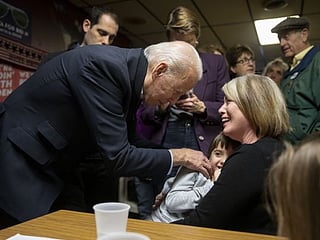 Democrats storm Iowa with all to play for in first US vote