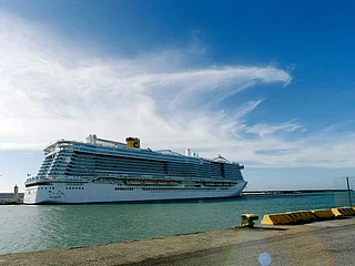 Cruise ship in Italy in lockdown over feared coronavirus case