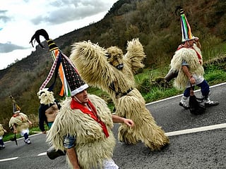 Joaldunak: Spain marks advent of spring