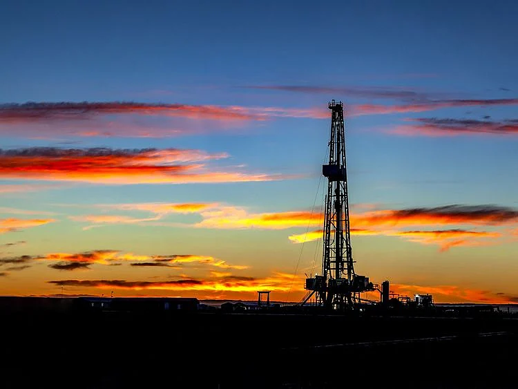 gas oil fuel drilling field