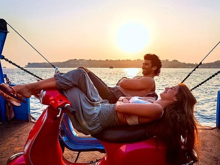 Aditya Roy Kapur and Disha Patani in Malang
