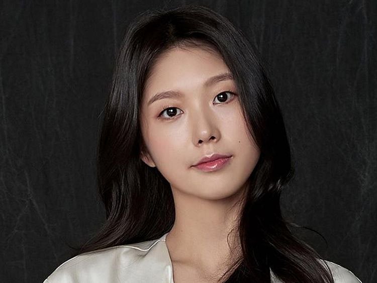 TAB 200212  Go Soo Jung-1581490896420