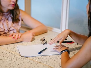 'I work in the UAE, can I start an online business on the side?'