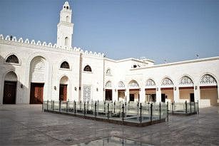 Syedna Mufaddal Saifuddin inaugurates the Masjid-Al-Fatimi-al-Bohra in Sharjah.