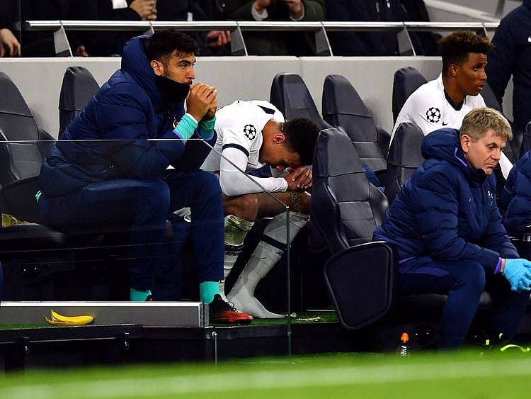  Tottenham Hotspur's Dele Alli looks dejected after he comes off as a substitute 