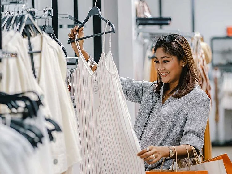 shutterstock_1125264170 shopping generic