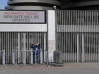 Italy towns wake to quarantine, queue for food in coronavirus outbreak