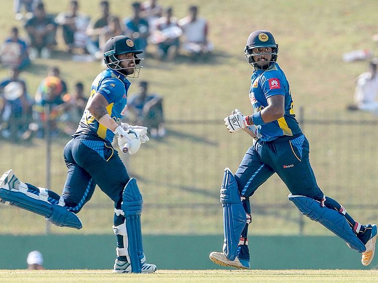 Sri Lanka's Kusal Mendis (L) and Avishka Fernando 