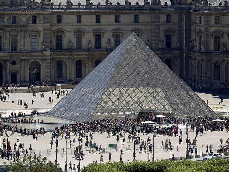 People line up at the Louvre Museum March 1 2020 Sunday 