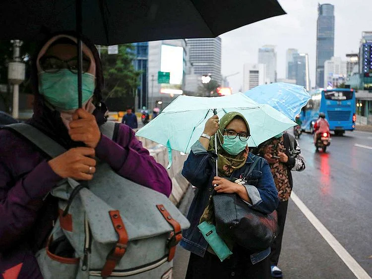 2020-03-04T151118Z_13621365_RC23DF9XZ37F_RTRMADP_3_HEALTH-CORONAVIRUS-INDONESIA-(Read-Only)