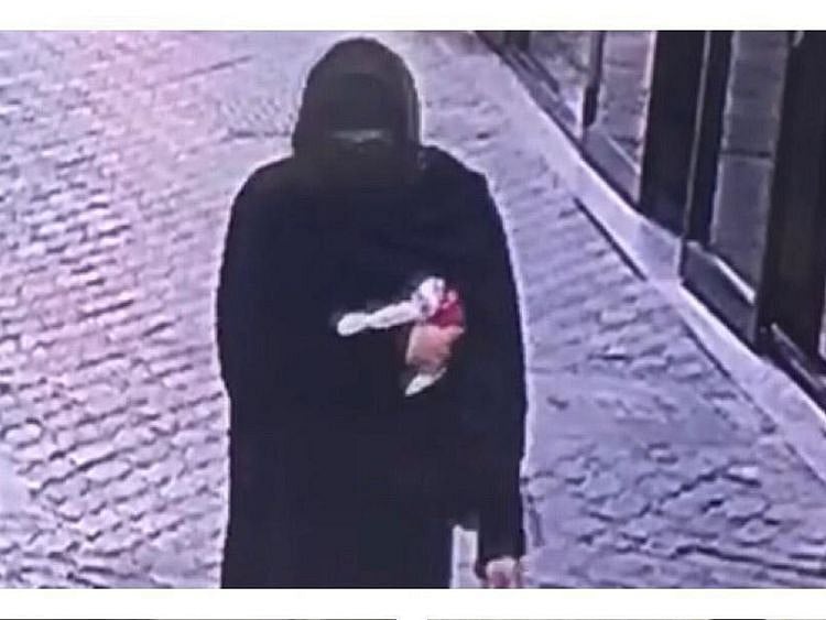 CCTV footage of the thief in women's clothing   