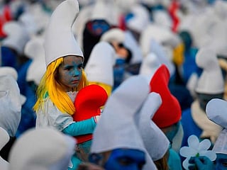 Smurf fans sets new world record in France