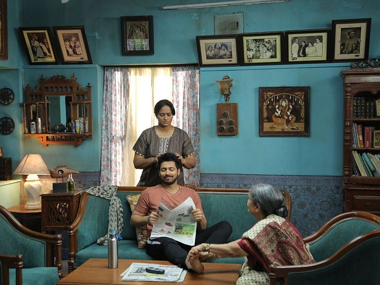 Veteran actress Sachu with Harish Kalyan and Anupama in Dharala Prabhu-1583923068894