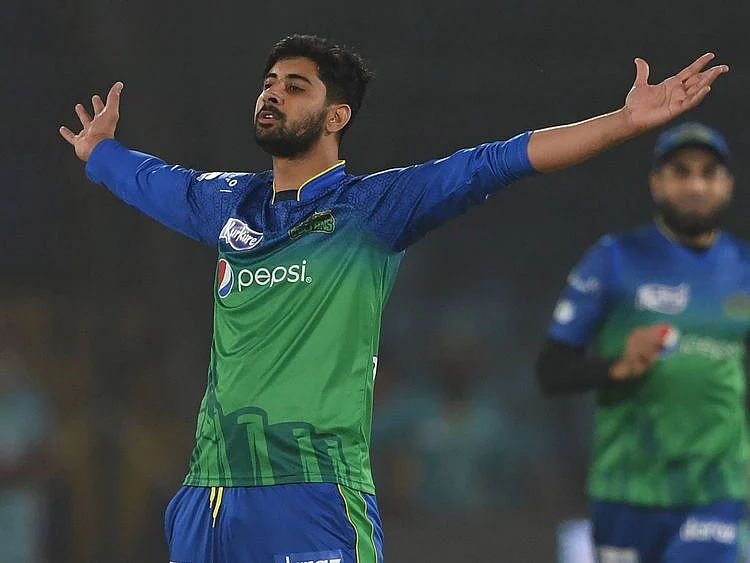 Multan Sultans' Ali Shafiq celebrates after the dismissal of Peshawar Zalmi' Haider Ali (unseen) during the  T20 cricket match between Peshawar Zalmi and Multan Sultans at the National Cricket Stadium in Karachi on March 13, 2020.  / AFP / Asif HASSAN