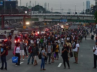 Food rationing for Filipino daily-wage earners amidst coronavirus lockdown