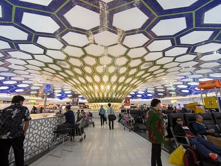 Abu Dhabi Airport Terminal 2 closed