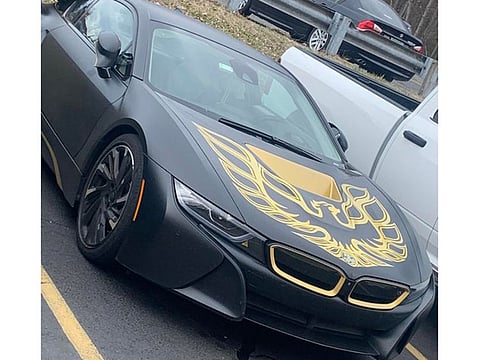 The screaming chicken is back! The owner of this BMW i8 must be a fan of the Pontiac Firebird.