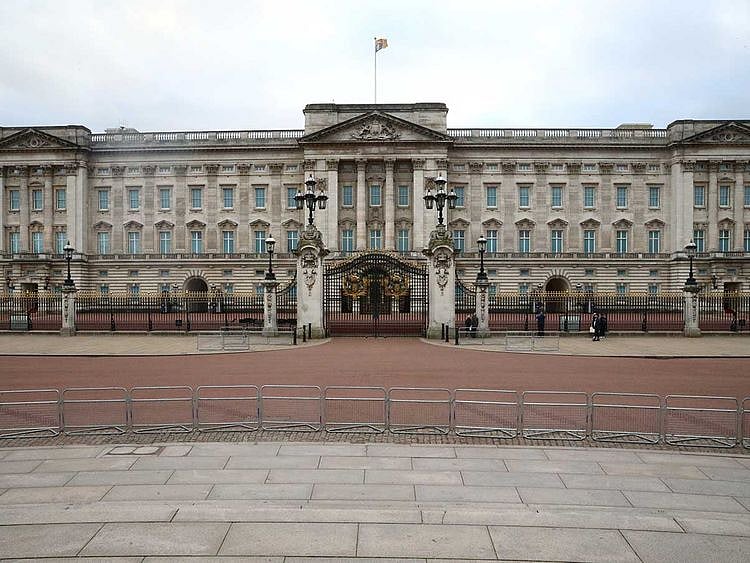 deserted Buckingham Palace in London