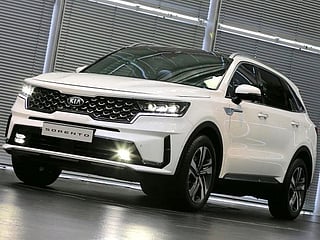 All-new 2021 Kia Sorento gets bold looks, more tech and a hybrid variant too