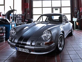 Porsche 911 restomod pays tribute to 911 S/T race car - looks absolutely gorgeous
