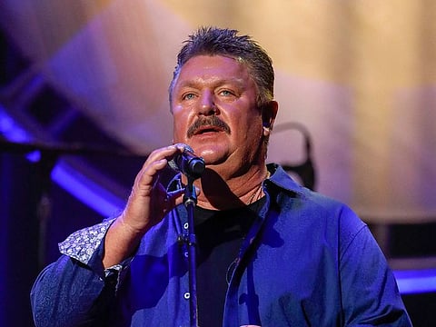 Country singer Joe Diffie has died after contracting coronavirus.