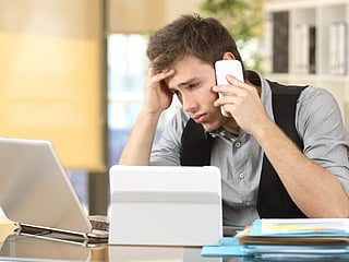 UAE: Customer complains against conflicting offers by telecom to get an iPhone plan